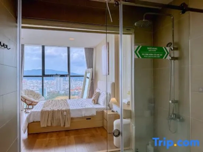 1 Bedroom Apartment with city view