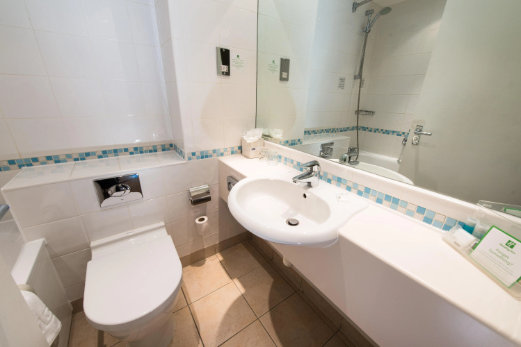 Holiday Inn Sutton photo 9