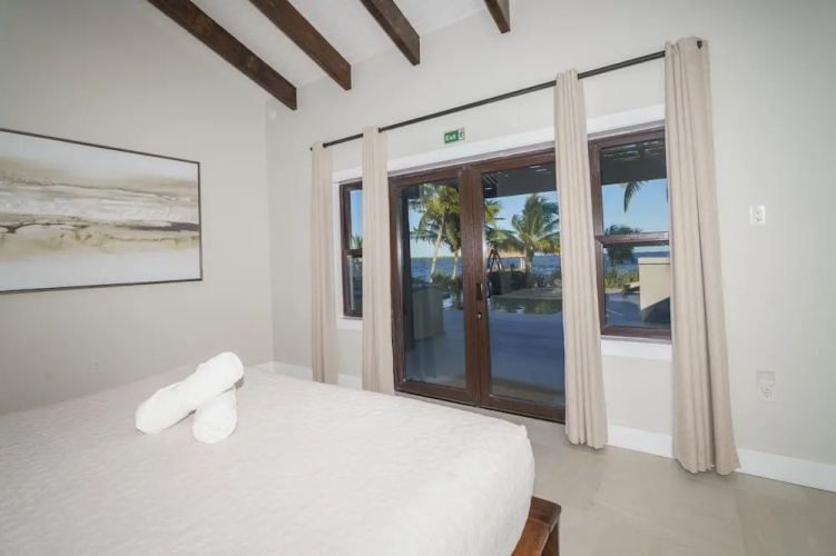 Casa de Wilson - 5 Bedroom Beachfront Villa