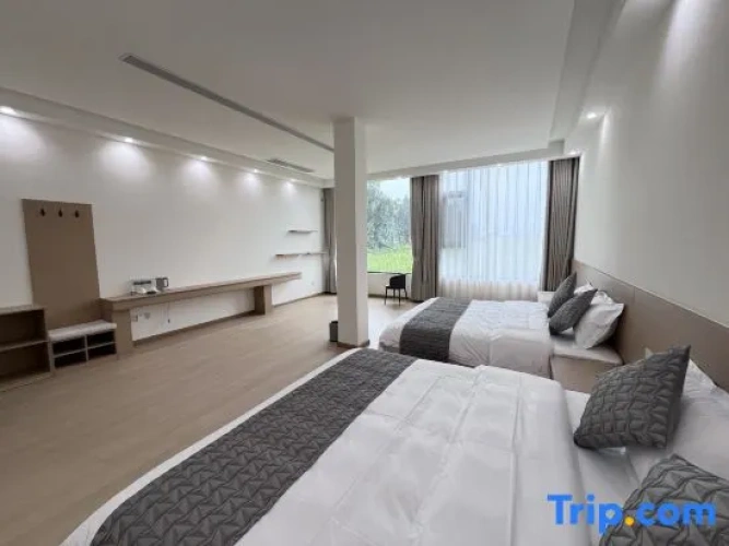 Standard Family room with mountain view