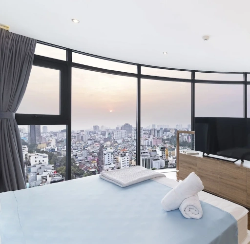 Luxury Penthouse room with city view