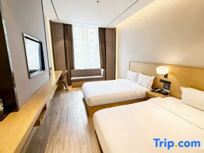 Deluxe Triple Family room