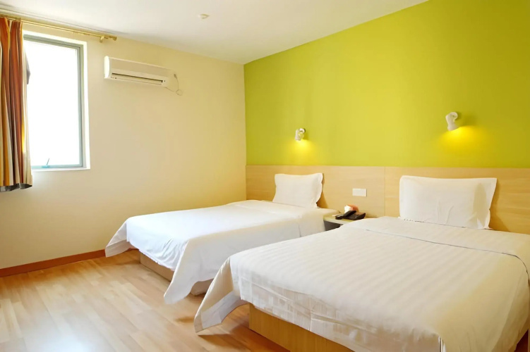 7 Days Inn Wuhu Fangte Tianmenshan Road Light Railway Station