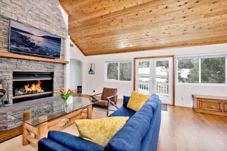 2010-lassen Paradise 4 Bedroom Home by RedAwning