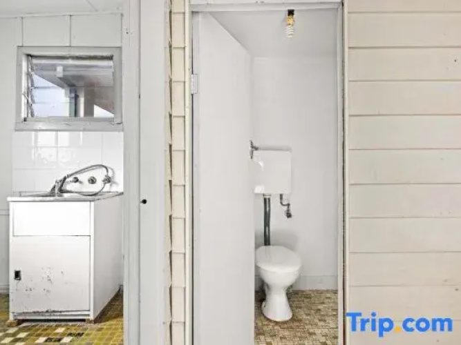 Convenient Room – Walk to Train & Shops