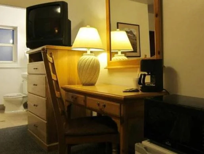 Mac's Motel