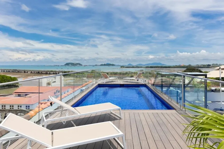 The Rooftop Condo by Acomodo