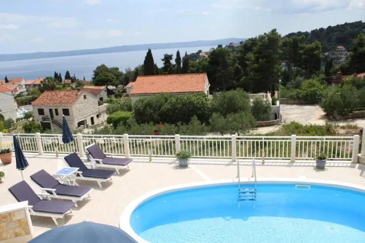 4 Bedrooms Villa