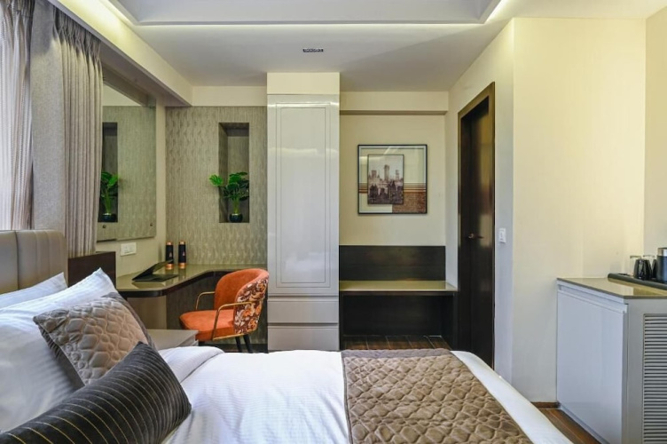 Hotel Grand Girdhar Premier