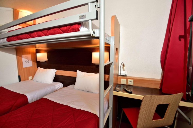 Standard Triple room