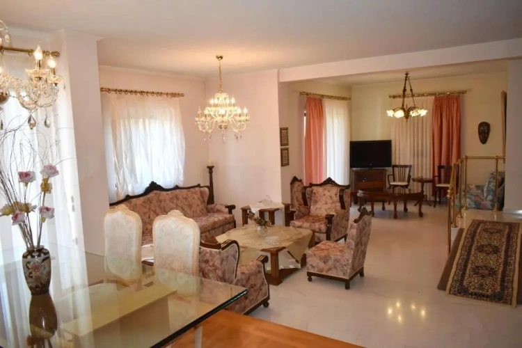 3 Bedrooms Apartment