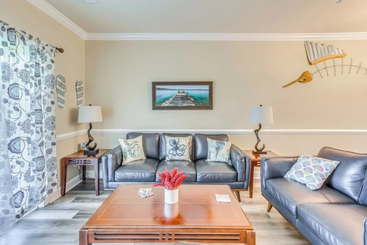 Screened-in Patio: Myrtle Beach Golf Condo