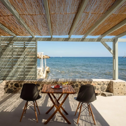 Standard room with balcony and seafront