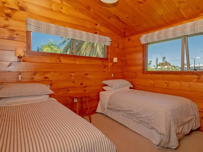 Beachfront Views - Hahei Holiday Home