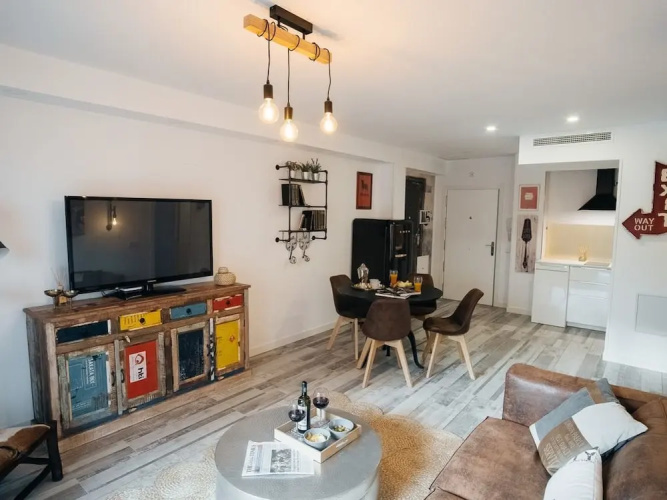 Iakai Homes 1BR 1BT Harley
