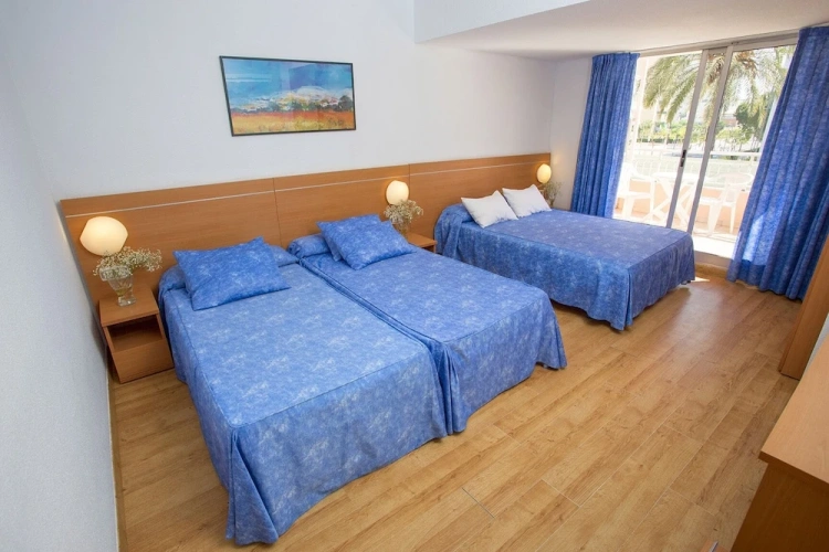 Standard Quadruple room with balcony