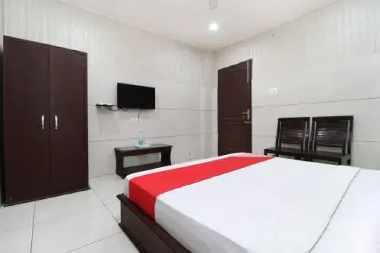 Leo by OYO Rooms
