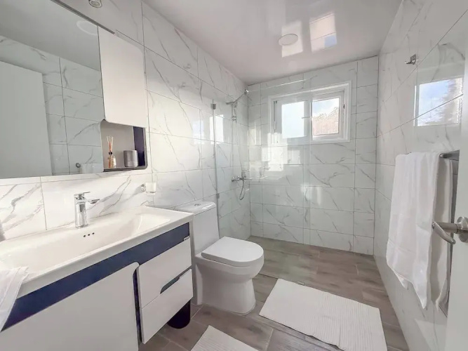 Hillside Condo - 2BR Charming APT Close to Strip!