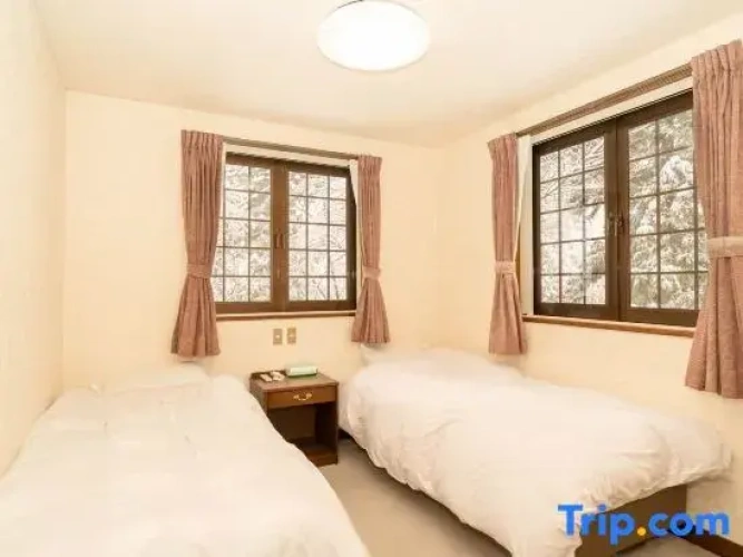 Standard Twin Suite