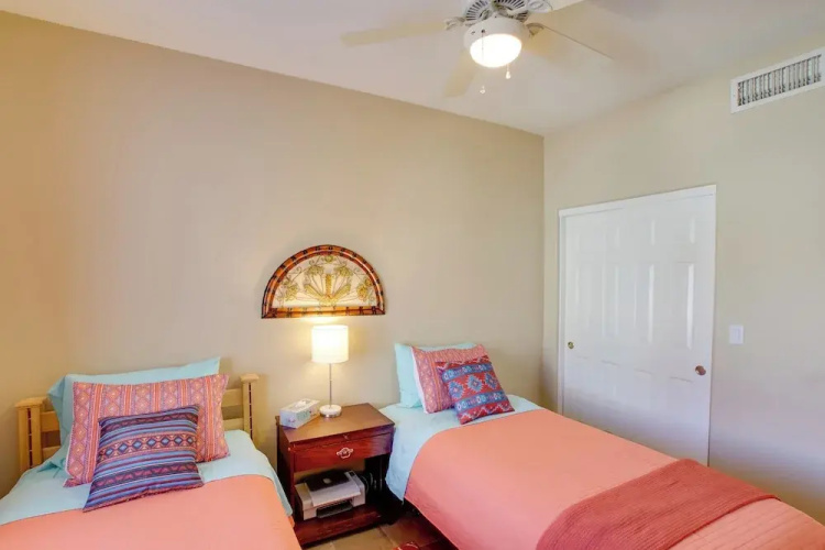 7 Mi to Mill Ave: Bbq-ready Mesa Townhouse