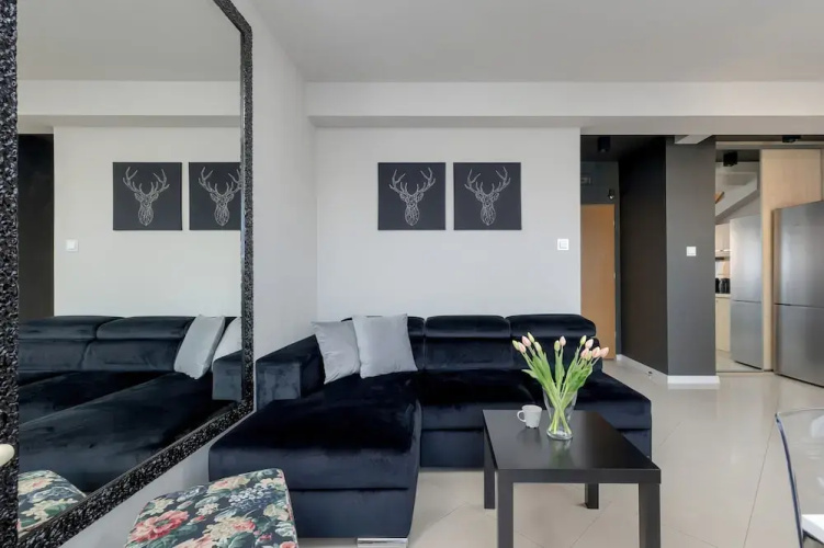 Two Level Apartment By Renters