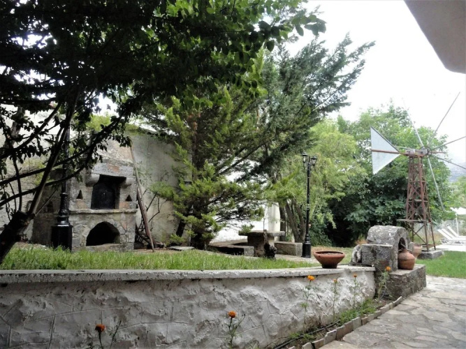 Zeus House Gaia