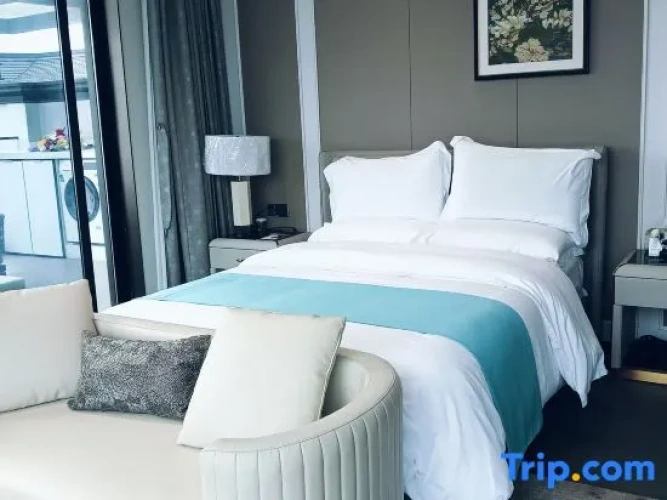 5 Bedrooms Luxury Villa