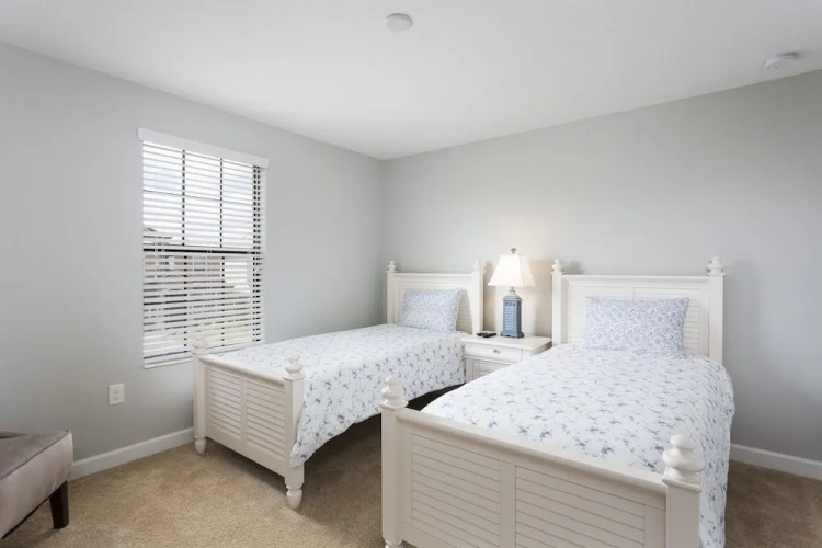 Newly built 6 Bed 6 Bath Pool Home by RedAwning