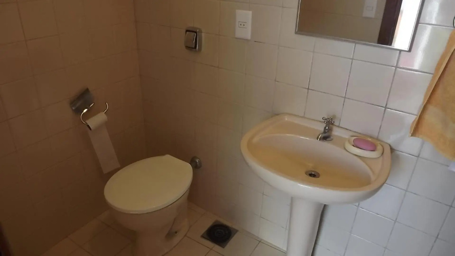 Alugo quarto com internet