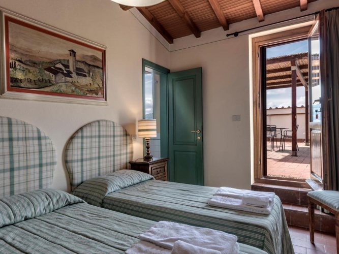 Standard Triple room