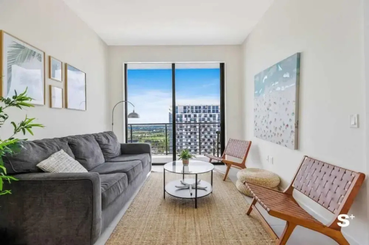 DTW Doral 2 BD Condo and Skyline Views