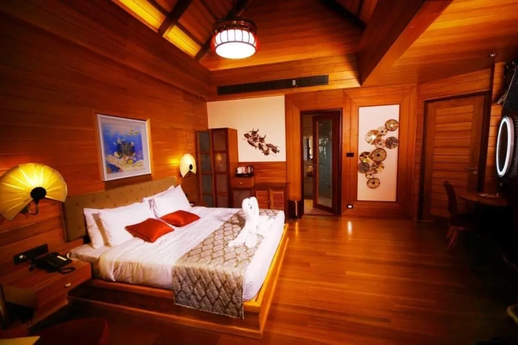 Triple Family Suite with pool view