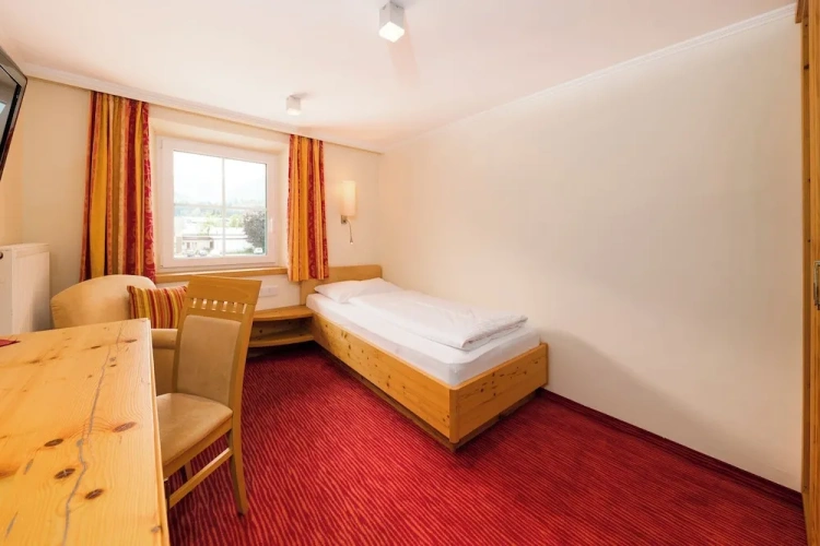 Classic Single room with mountain view