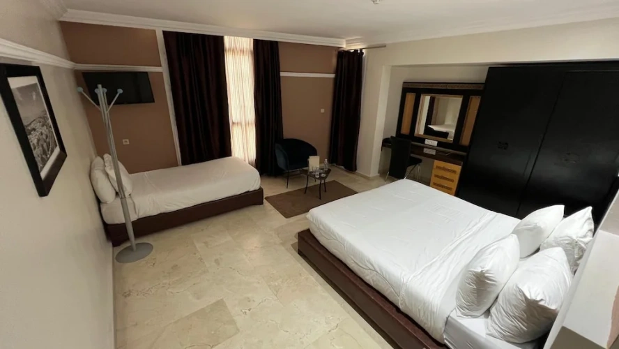 Standard Triple room