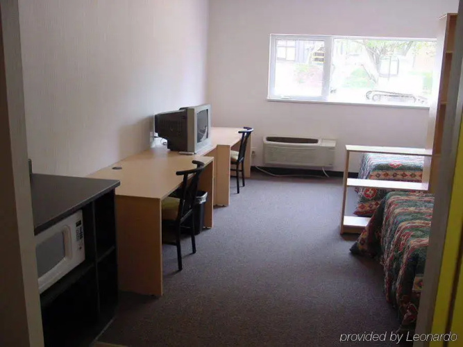 Residence & Conference Centre-Brockville
