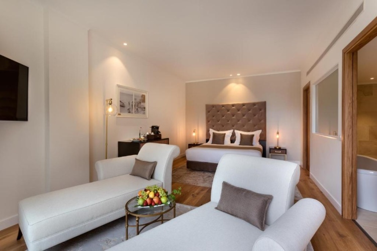 Deluxe Suite with view