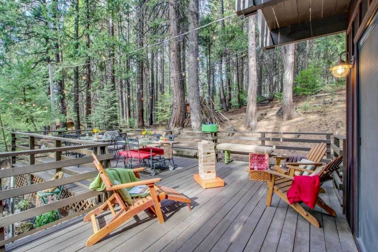 Walk Downtown: Arnold Cabin w/ Large Deck!