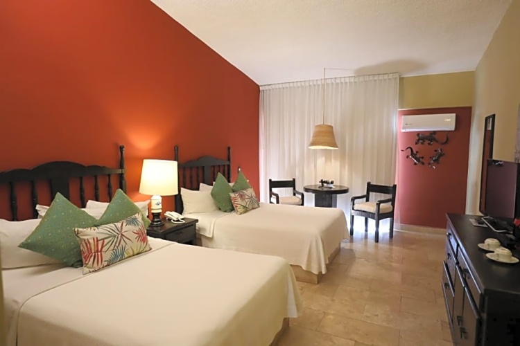 Standard Triple room with balcony and with city view