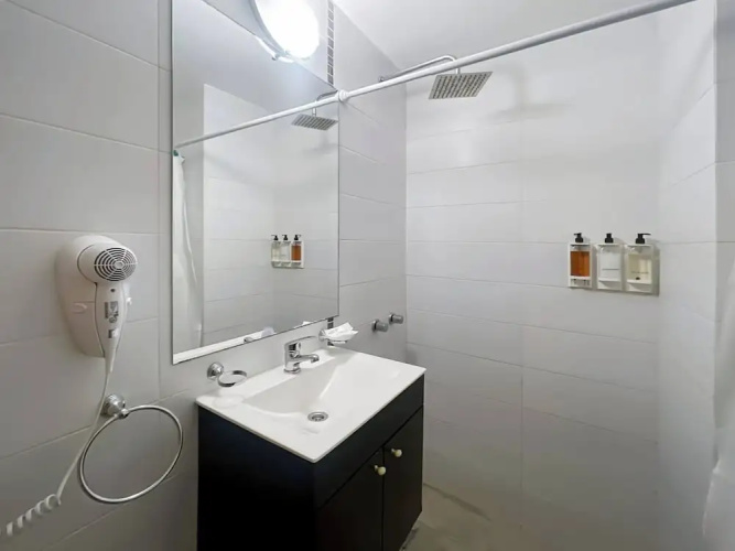 Modern Studio With Amenities in the Heart of the City -U1