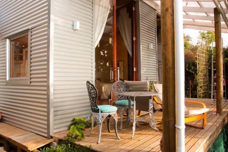 Quirky Eco-Friendly Artist Studio (Sea Views)