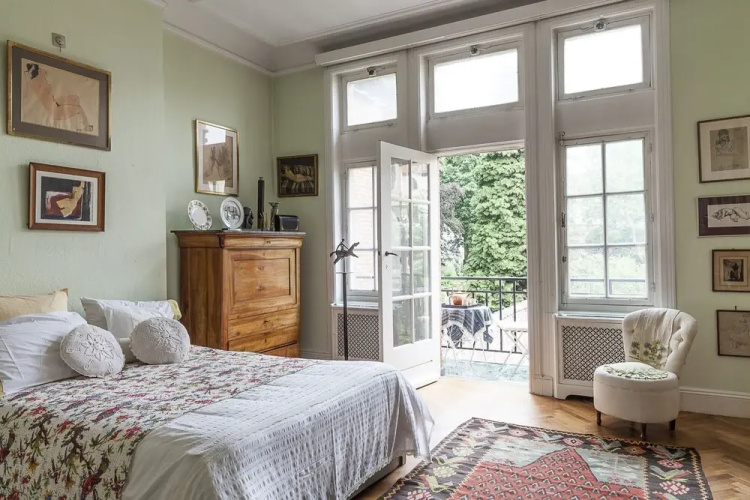Guest House With Beautiful Garden