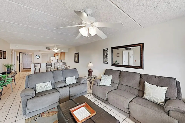 Roomy 2BR Oceanfront Condo 1st-floor: Patio & Pool