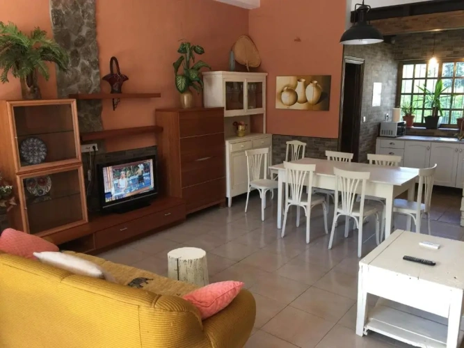 4 Bedrooms Cottage
