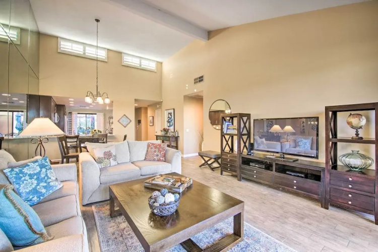 6 Mi to El Paseo: Gem w/ Pool Access!