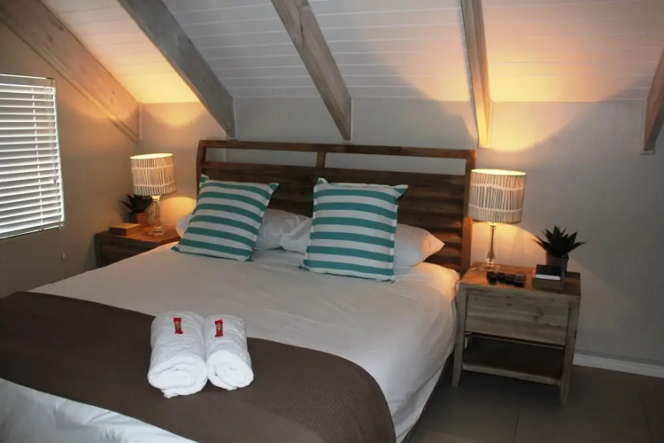 6 Sea Diamond Self catering
