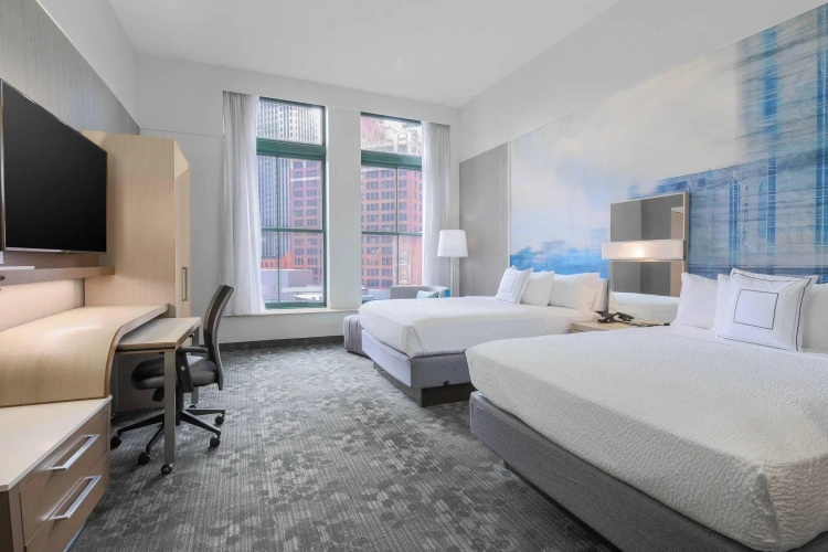 Standard Quadruple room with city view