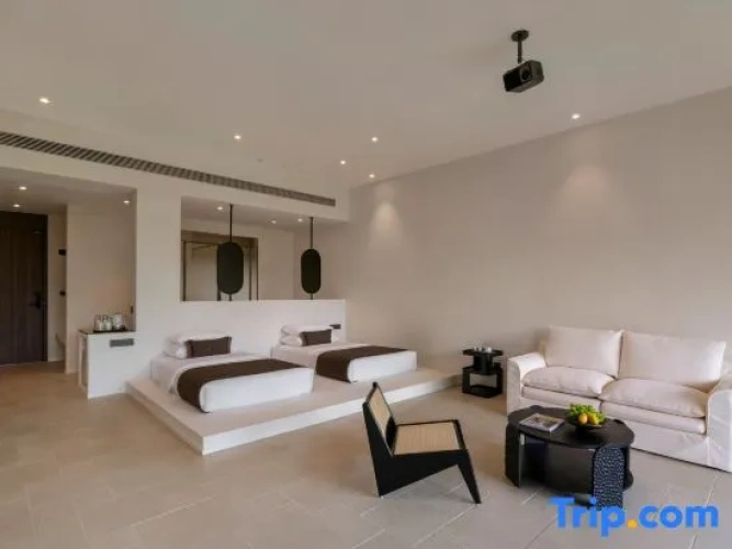 Standard room with courtyard view