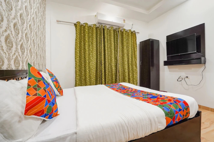 Fabhotel Paramount