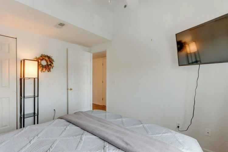 4 Bedrooms Apartment