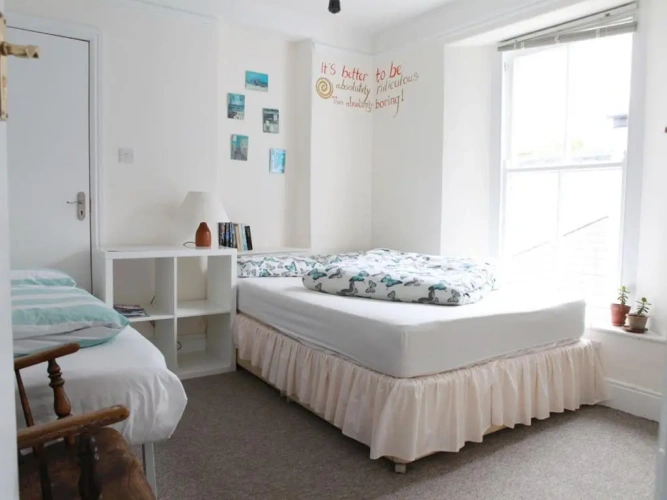 5 Bedrooms Cottage